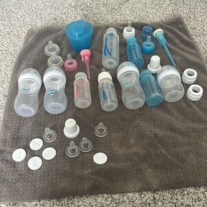 Dr. Brown’s and Advent bottles. All in great condition!